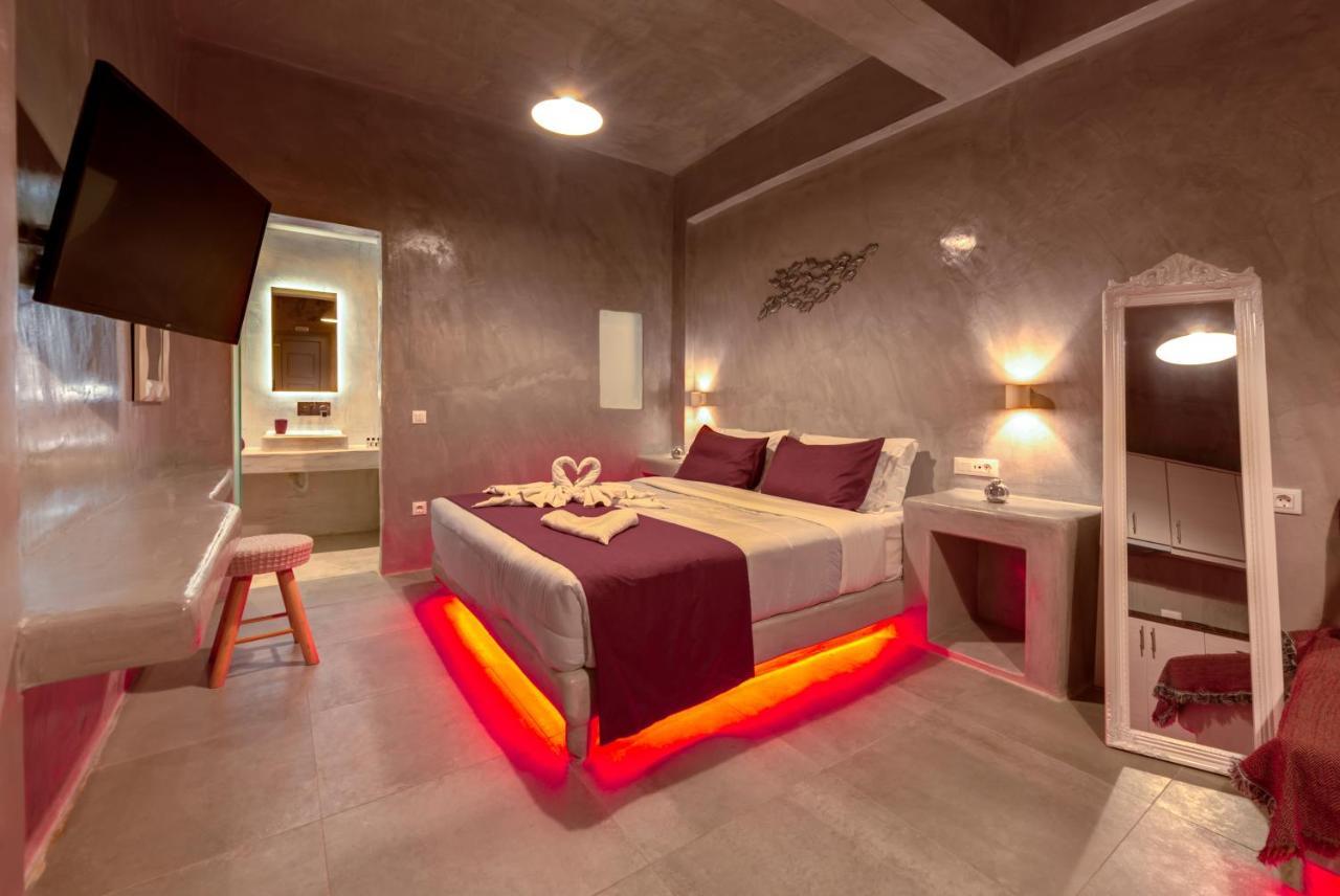 The Muses Of Santorini Private Jacuzzi Suites Vóthon Dış mekan fotoğraf