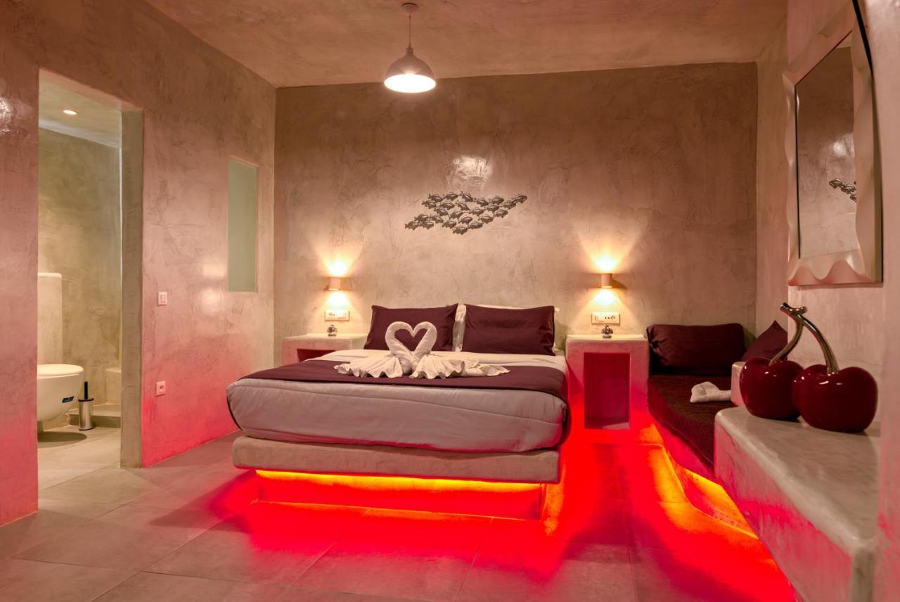 The Muses Of Santorini Private Jacuzzi Suites Vóthon Dış mekan fotoğraf