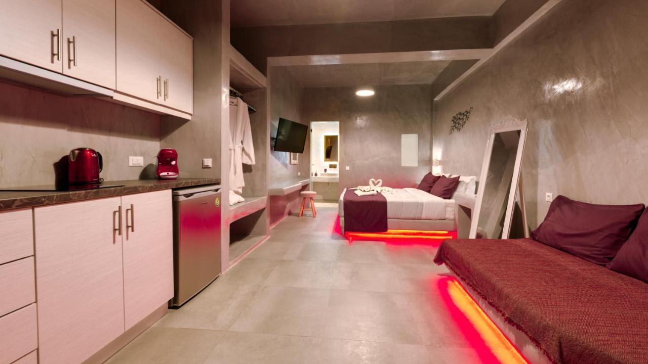 The Muses Of Santorini Private Jacuzzi Suites Vóthon Dış mekan fotoğraf