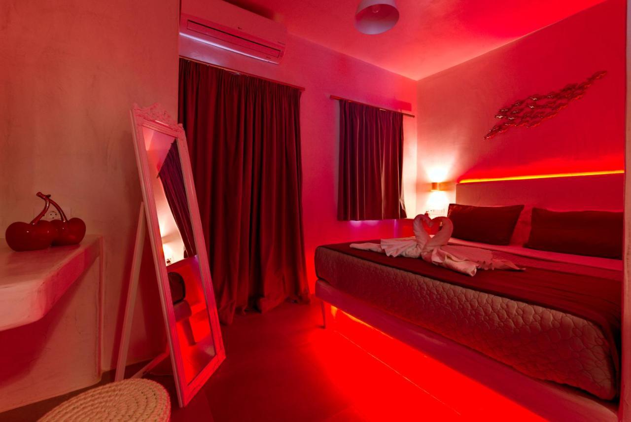 The Muses Of Santorini Private Jacuzzi Suites Vóthon Dış mekan fotoğraf