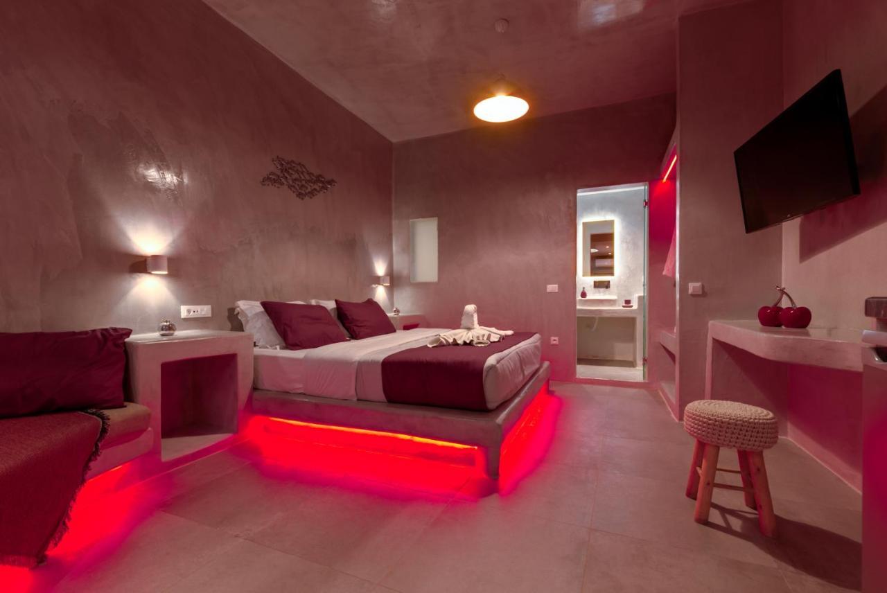 The Muses Of Santorini Private Jacuzzi Suites Vóthon Dış mekan fotoğraf