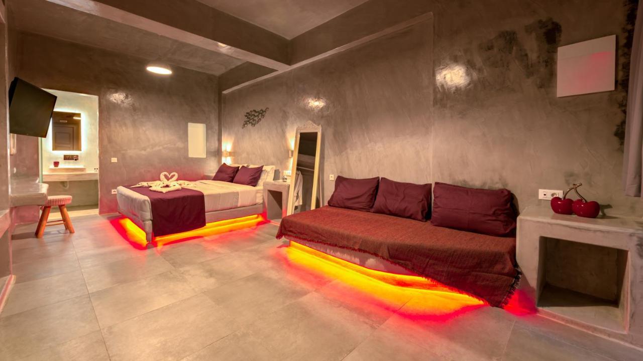 The Muses Of Santorini Private Jacuzzi Suites Vóthon Dış mekan fotoğraf
