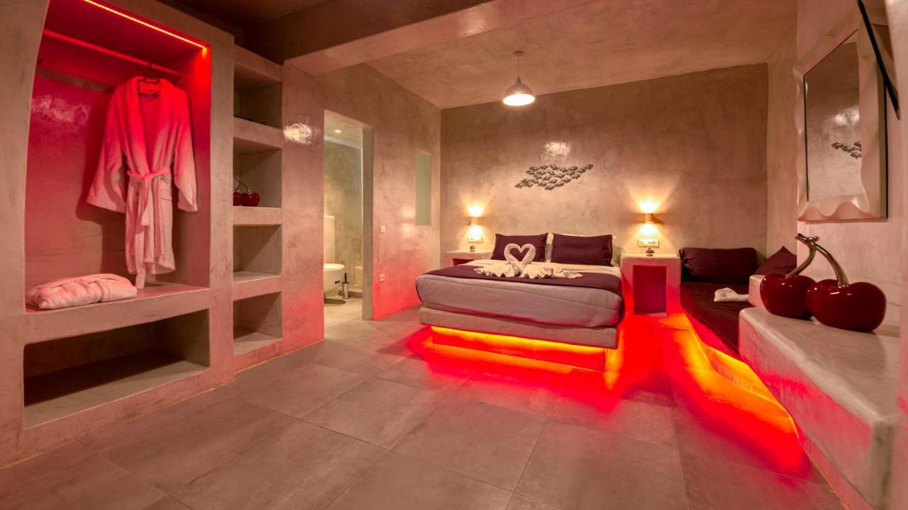 The Muses Of Santorini Private Jacuzzi Suites Vóthon Dış mekan fotoğraf
