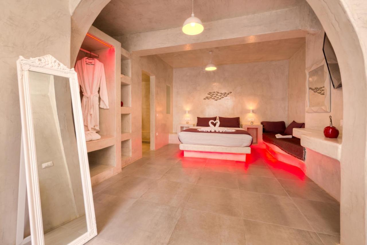 The Muses Of Santorini Private Jacuzzi Suites Vóthon Dış mekan fotoğraf