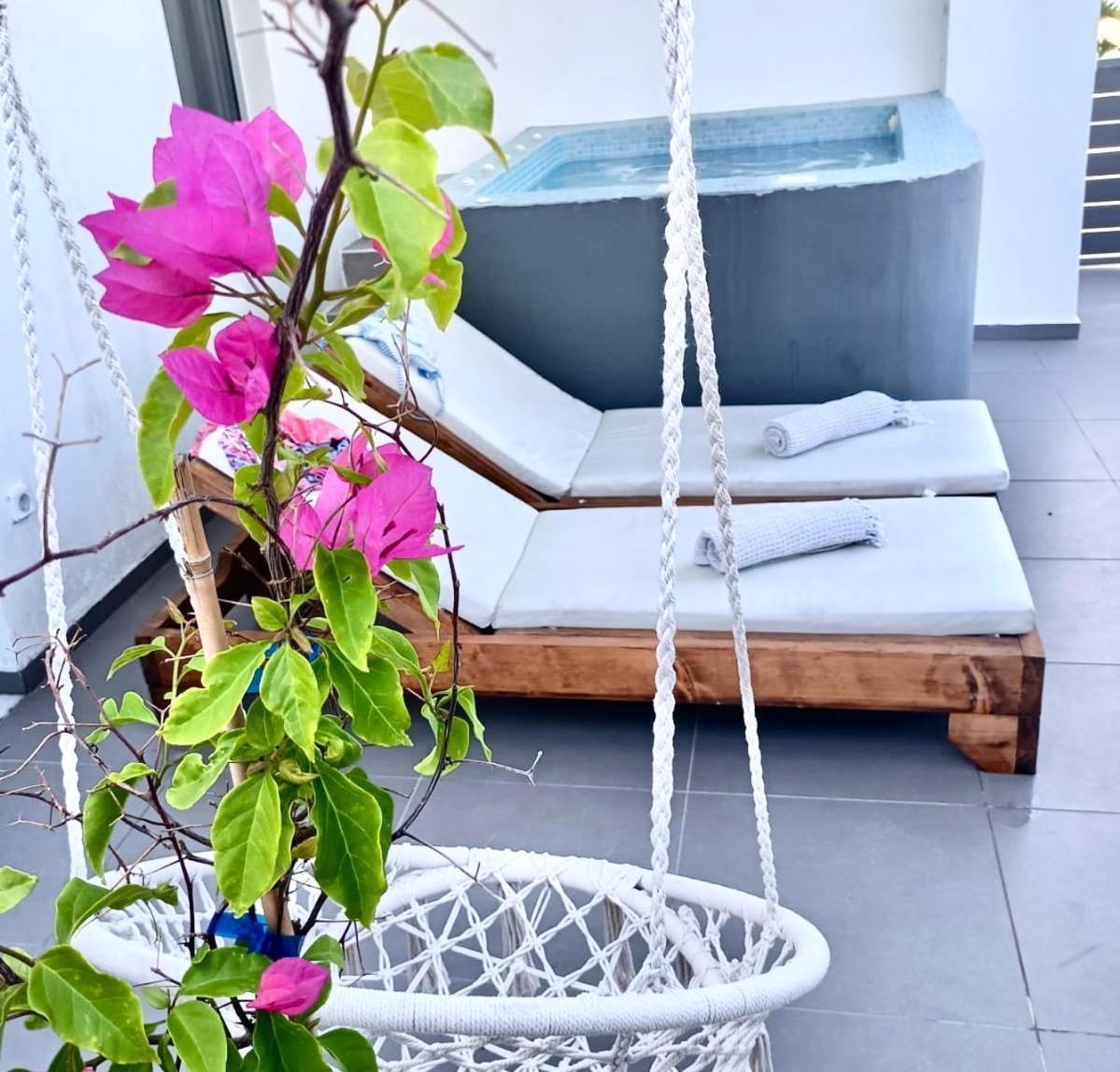 The Muses Of Santorini Private Jacuzzi Suites Vóthon Dış mekan fotoğraf