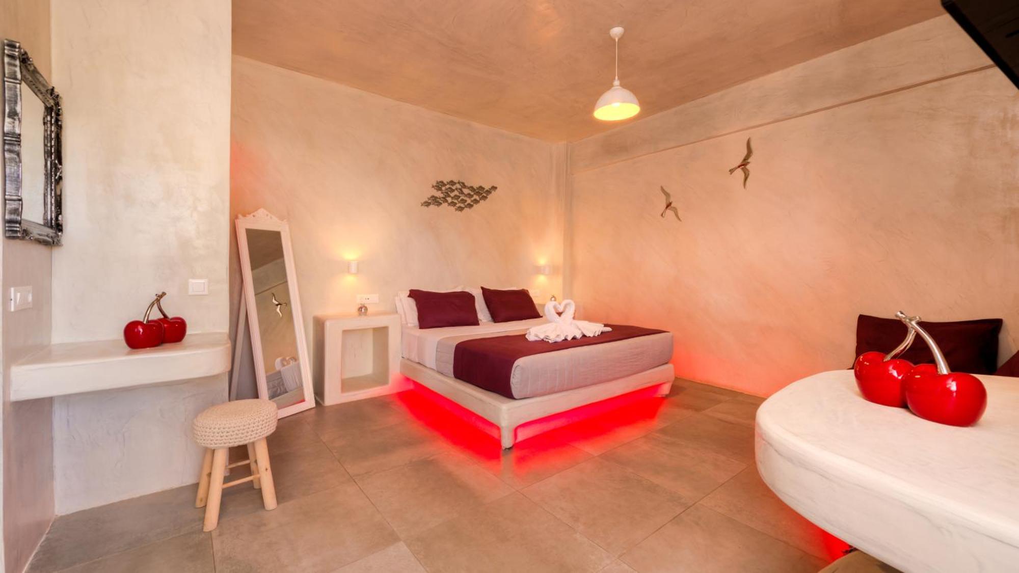 The Muses Of Santorini Private Jacuzzi Suites Vóthon Dış mekan fotoğraf