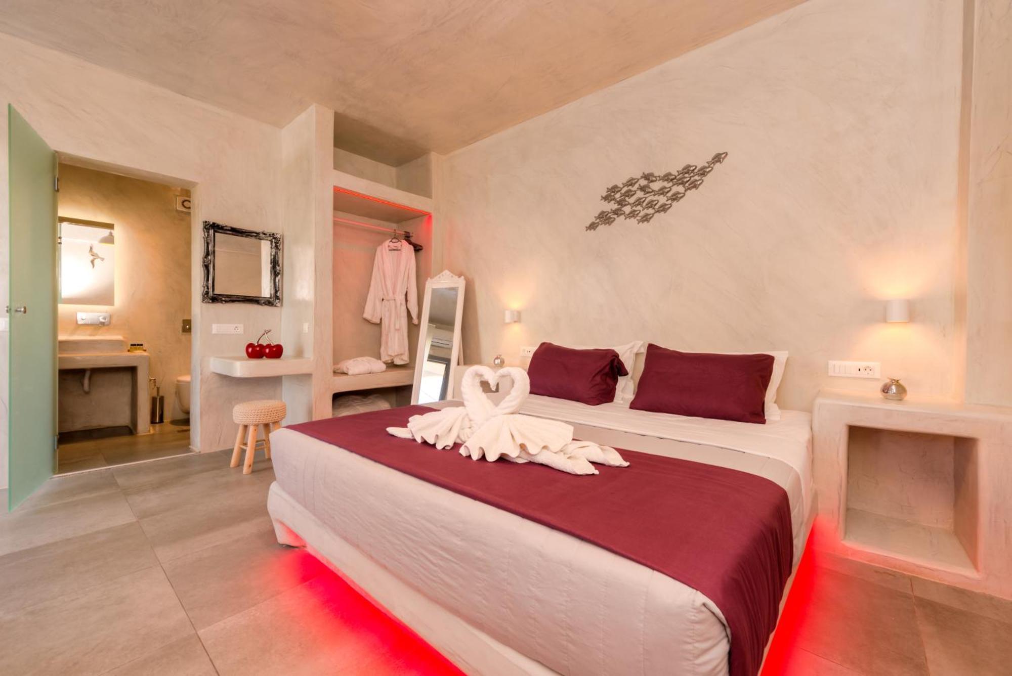 The Muses Of Santorini Private Jacuzzi Suites Vóthon Dış mekan fotoğraf